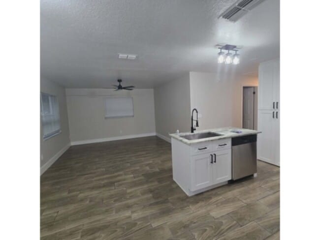 Building Photo - Gorgeous Completely Renovated 3 Bedroom, 1.5 Bath Home with Fenced Yard