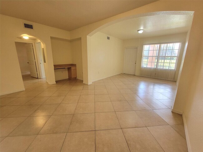 Building Photo - 2109 Belmont Ln