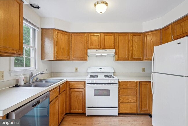 Building Photo - 7817 Gum Springs Village Dr