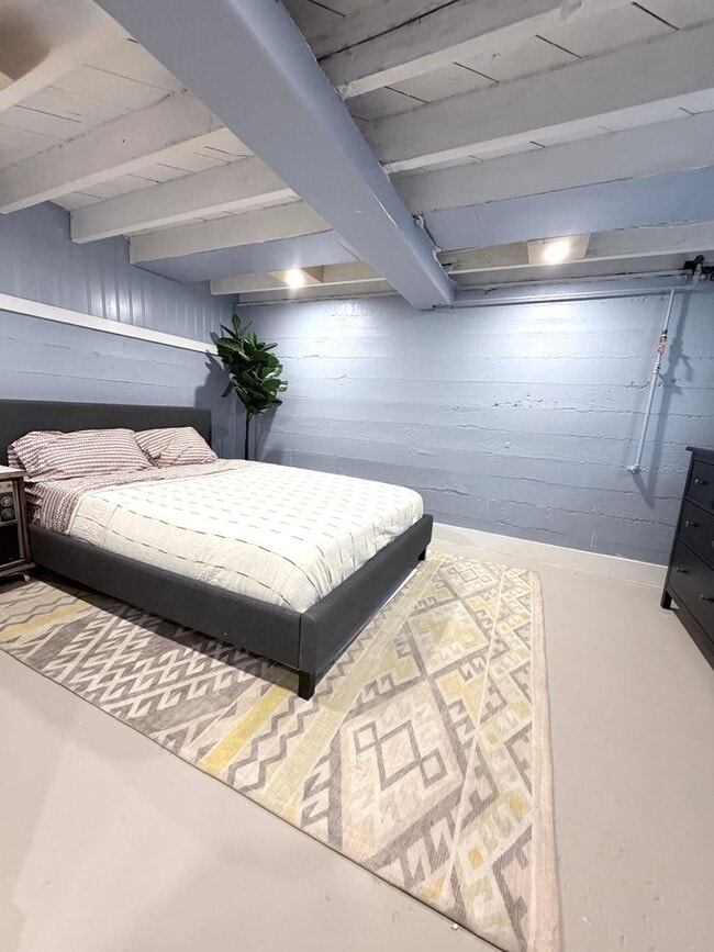 Building Photo - Charming 2 bedroom 1 bath house Available 05/01/2026