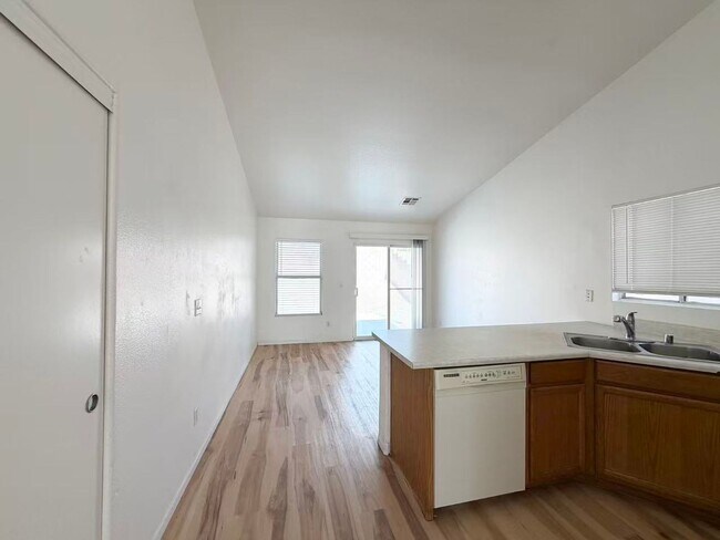 Building Photo - 2732 Echo Springs St