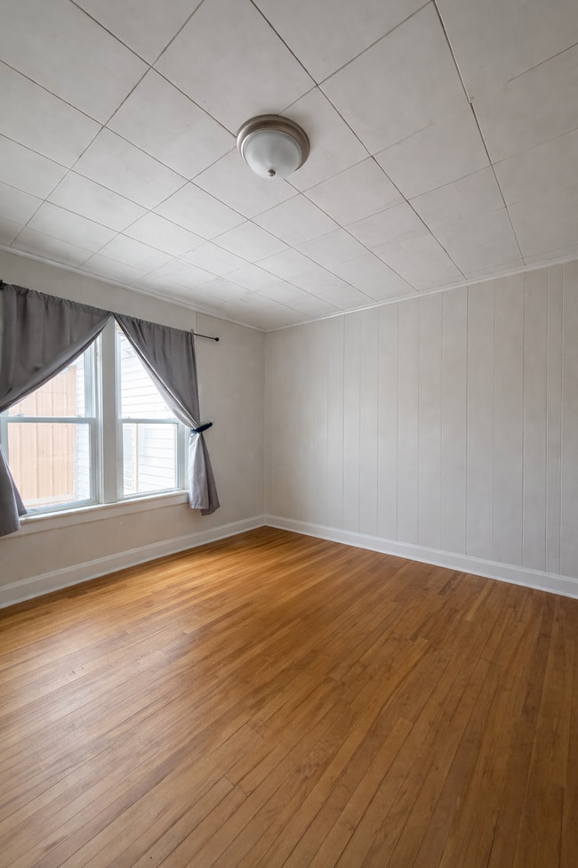 Building Photo - 110 E 4th Ave