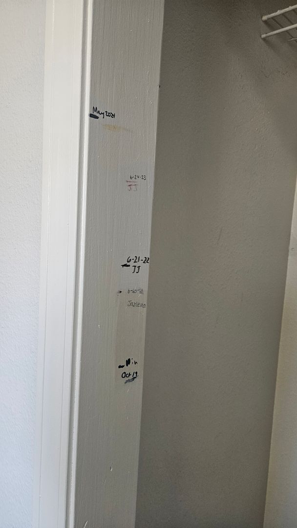 Building Photo - 5401 Alice Ave NE