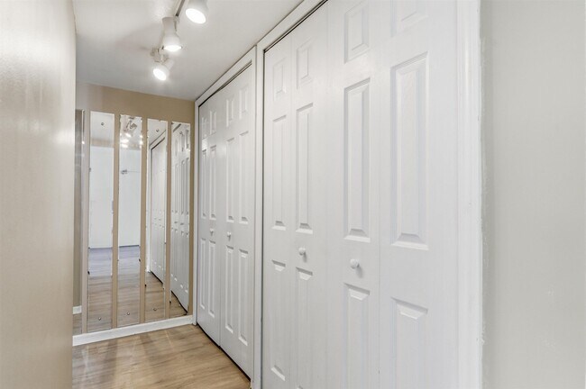 Building Photo - 1235 S Maple Rd