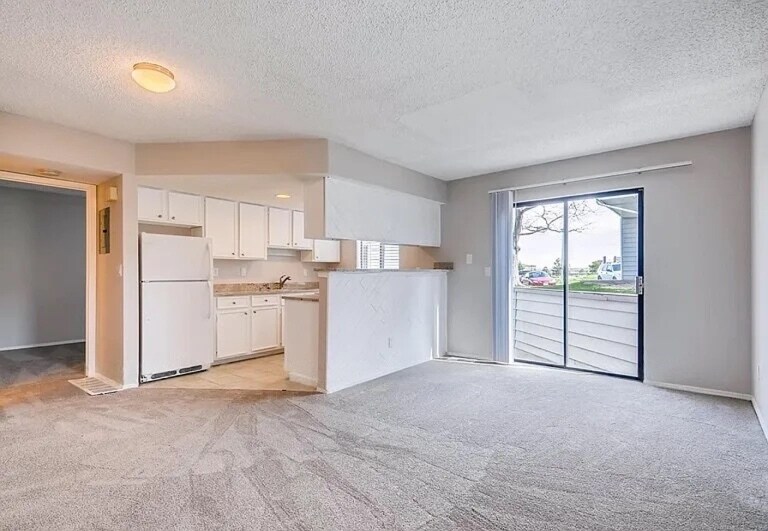 Building Photo - 17050 E Ford Dr