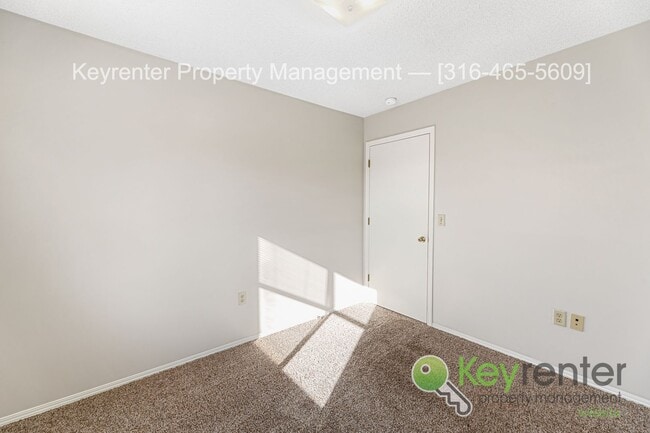 Building Photo - Beautiful 3 Bed 2.5 Bath townhome with easy commute anywhere in town!