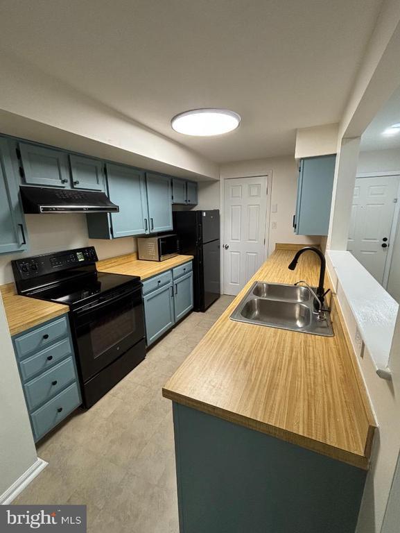 Building Photo - 20661 Shadyside Way