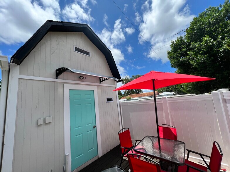 Outdoor area - 3027 W Cordelia St