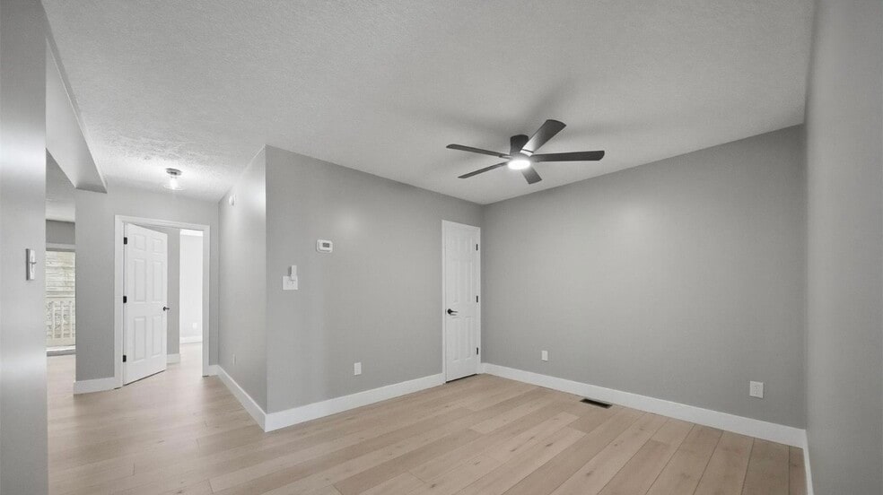 Building Photo - 800 Meadowview Dr