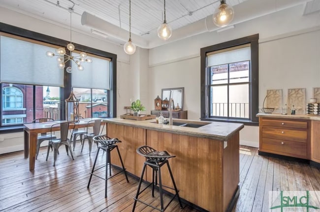 Building Photo - 2 BED | 2 BATH | DOWNTOWN CONDO