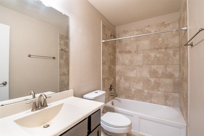 Building Photo - 1610 Juniper Knoll Way