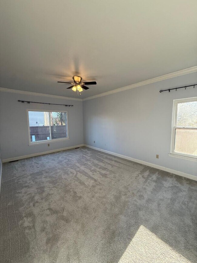 Building Photo - 800 Palomino Ln