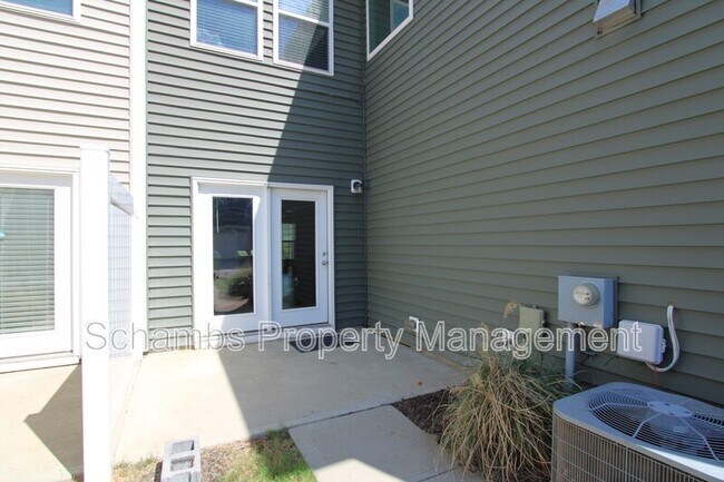 Building Photo - 1043 Myers Point Dr