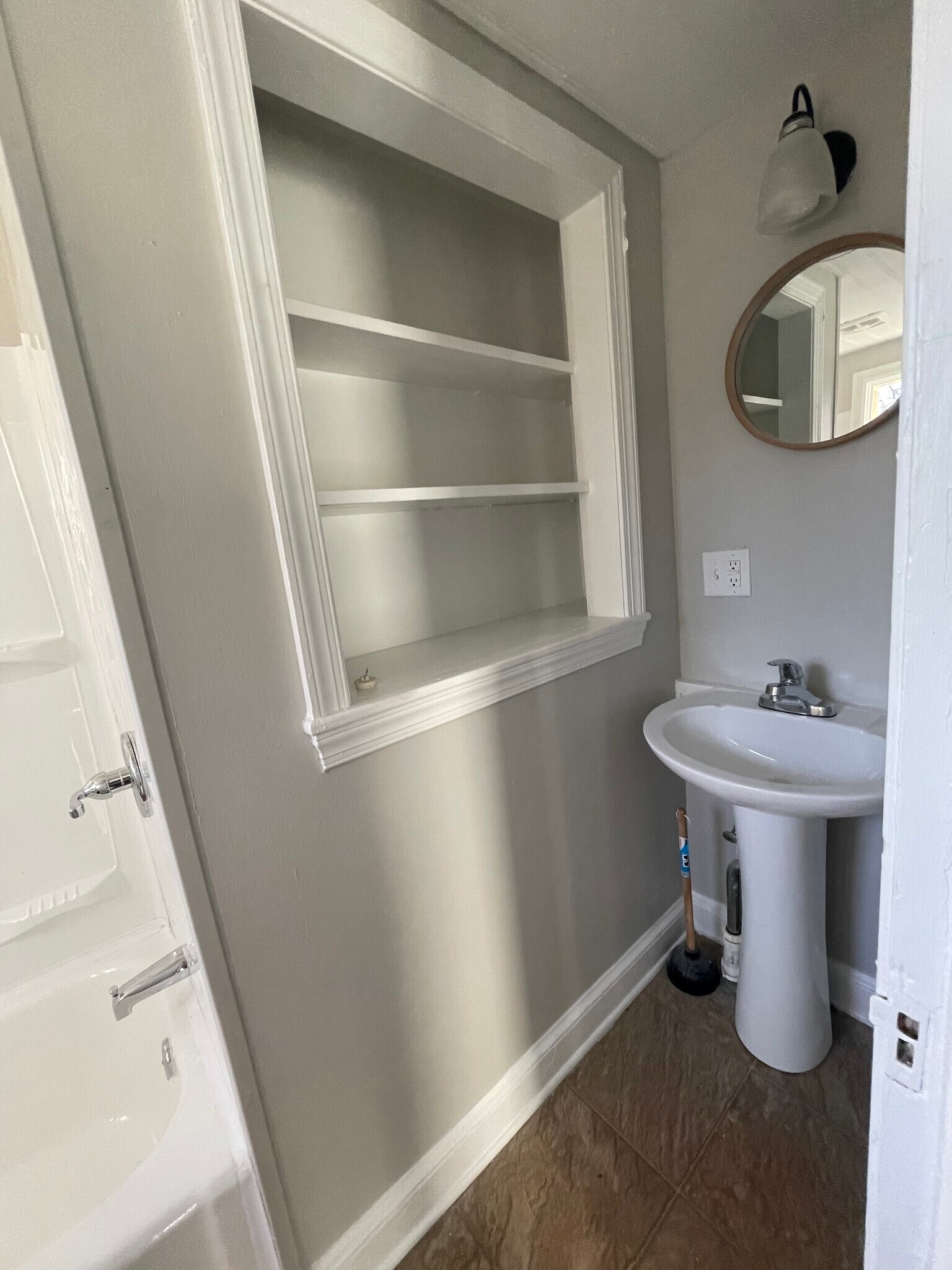 Building Photo - 221 W King St