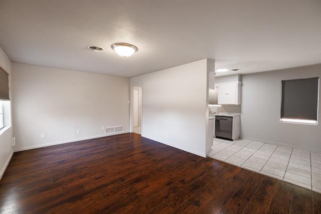 Building Photo - 2140 Glenwood Dr