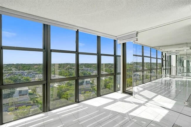 Building Photo - 1000 Parkview Dr