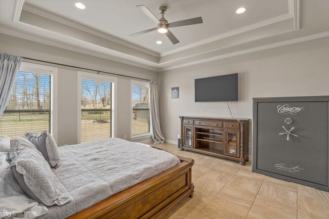 Building Photo - Beautiful 4 bedroom/4 Bathroom Home with a Peaceful Backyard