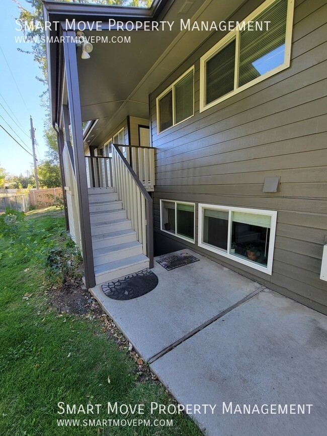 Building Photo - 2565 Targee-