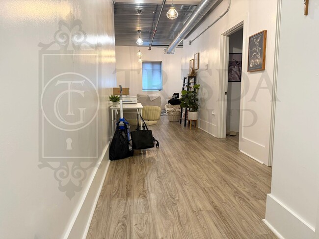 Building Photo - Avail July 15th! Stylish 1-Bedroom Apartment in Mt. Washington –2 Off Street Parking Spaces, AC, ...