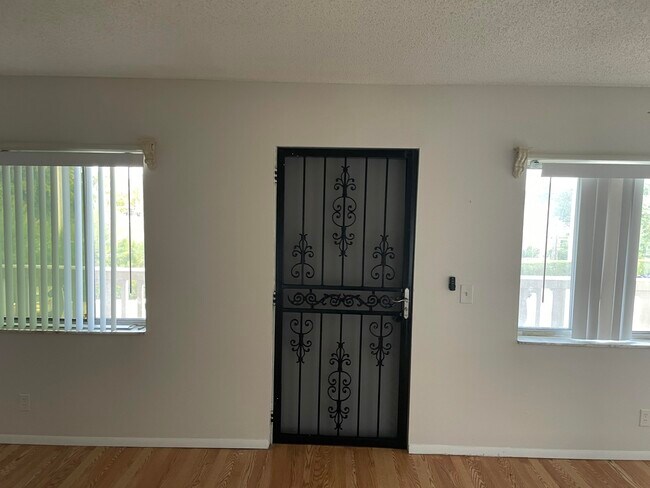 Building Photo - 100 Village Green Cir E