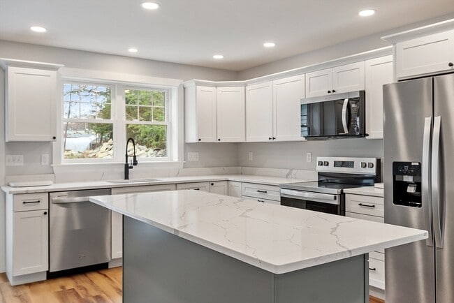 Building Photo - 18 Buttonwood Pl