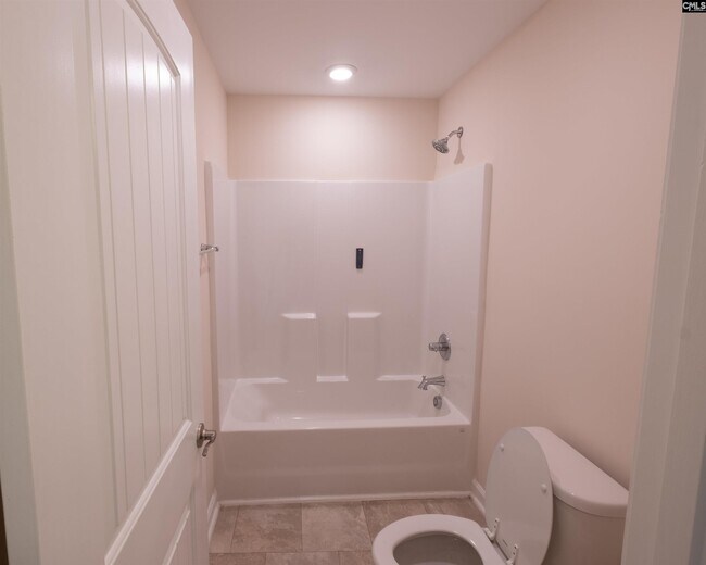 Building Photo - 945 Bergenfield Ln