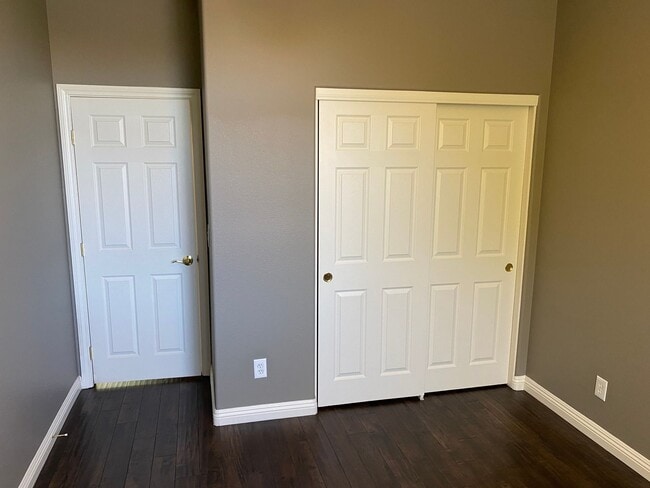 Building Photo - Pool!!! Spa!!! Summerlin!!! Gated!!! Park!! Mature lush landscape in back yard!! Synthetic Grass!...