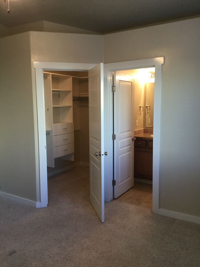 Building Photo - One of a Kind, Beautiful single-level family home in the SW Boise