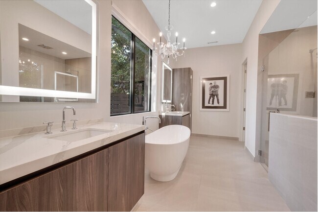 Building Photo - 4011 Bayview Dr