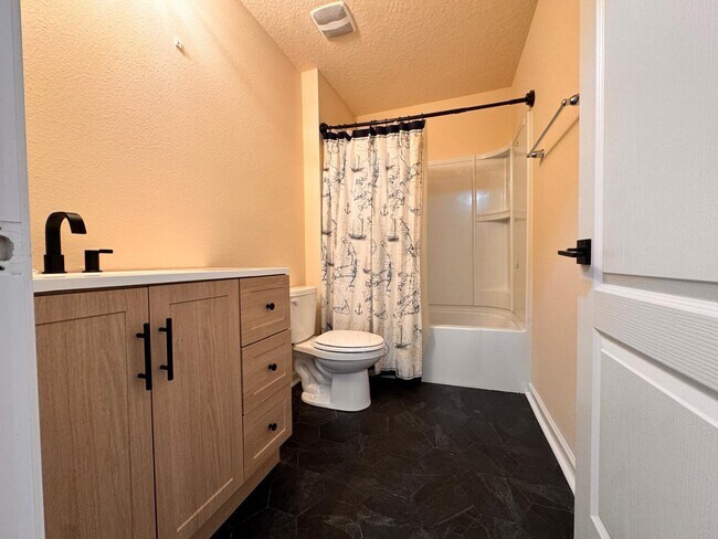 Building Photo - 2488 Beachview Dr