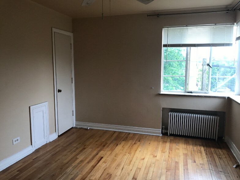 Building Photo - 1321 E 10th Ave