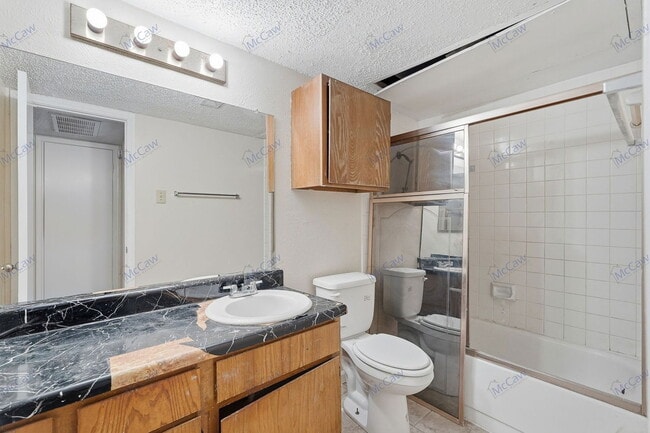 Building Photo - 9520 Royal Ln