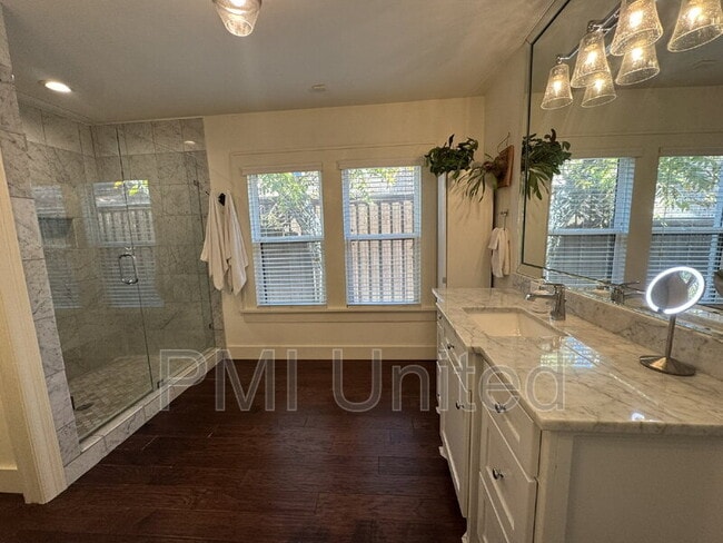 Building Photo - 4057 W 7th St