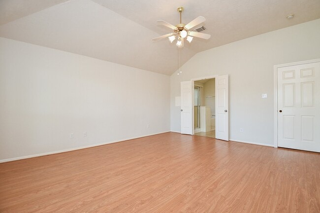 Building Photo - 6206 Fawnlake Dr