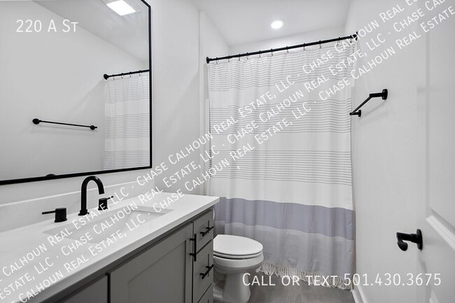 Building Photo - 220 A St