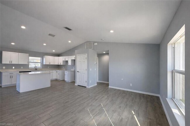 Building Photo - 147 Peoria St