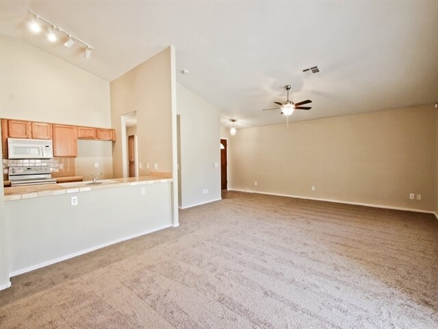 Building Photo - 8912 W La Reata Ave