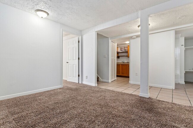 Building Photo - 443 Dorothea Way