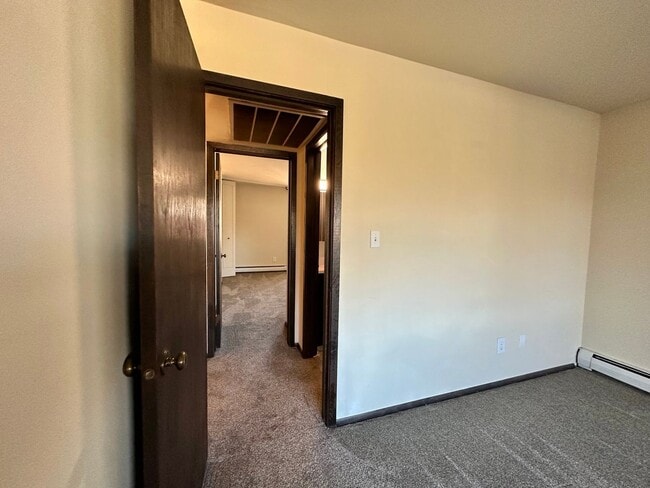 Building Photo - Rare rental opportunity conveniently locat...