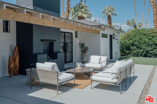 Building Photo - 1560 S Calle Palo Fierro