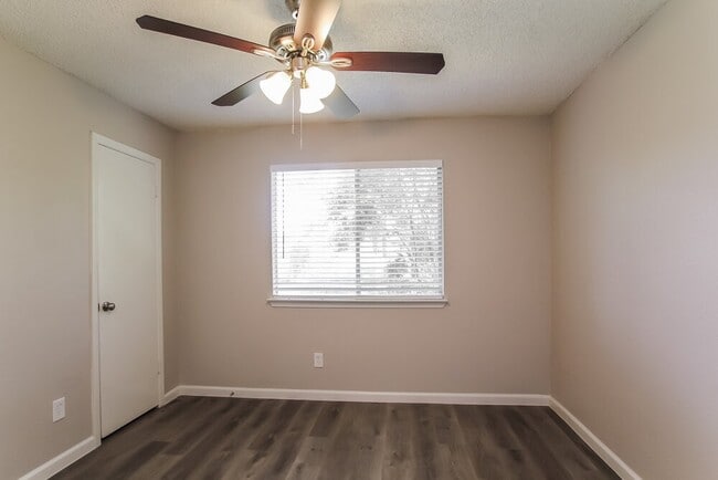 Building Photo - 4310 Shalom Creek Ln