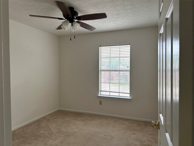 Building Photo - 14202 Misty Knoll Ct