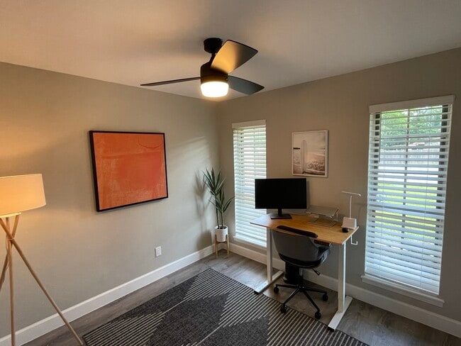 Building Photo - 10200 Quail Valley Blvd