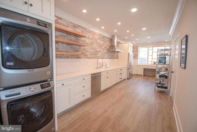 Building Photo - 7918 Bloomfield Rd