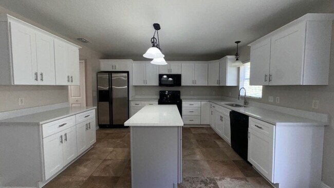 Building Photo - 4/3.5 home located at Randa Ridge!!!