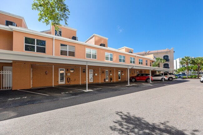 Building Photo - 920 N Shore Dr NE