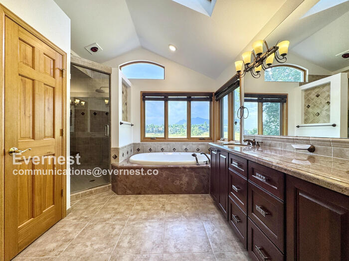 Building Photo - 990 Utica Cir