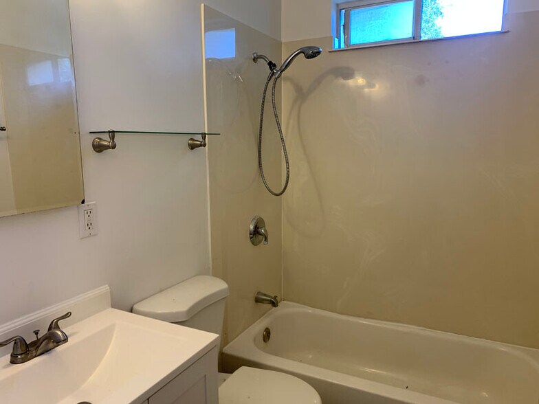 Building Photo - 4258 Howard Cir