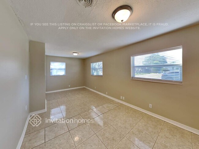 Building Photo - 512 Elm Dr