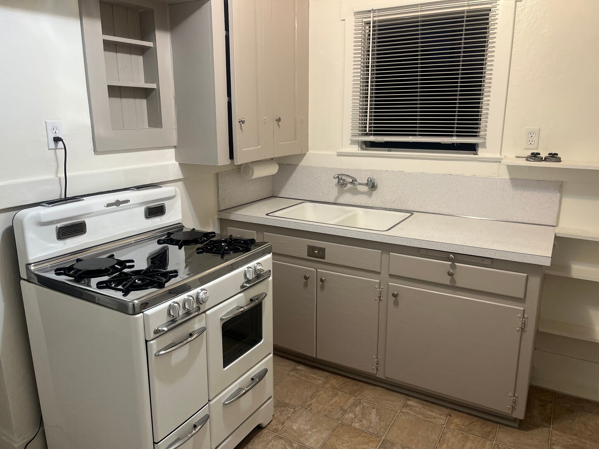 Kitchen - 182 1st St